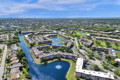 Copropriété à vendre à Sunrise, Floride: 2 chambres, 78.97 m2 № 1331961 - photo 9