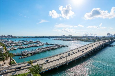 Condo in Miami Beach, Florida, 3 bedrooms  № 1331958 - photo 29