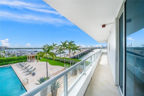 Condo in Miami Beach, Florida, 3 bedrooms  № 1331958 - photo 24