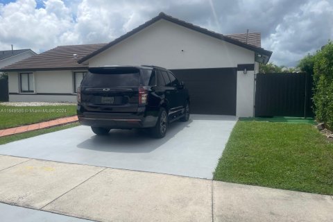 Villa ou maison à vendre à Miami, Floride: 4 chambres, 183.02 m2 № 1331963 - photo 3