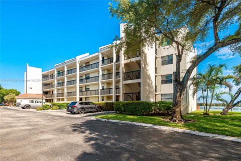 Condo in Oakland Park, Florida, 2 bedrooms  № 1316284 - photo 25