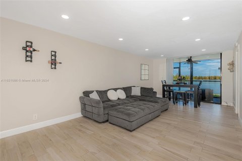 Condo in Oakland Park, Florida, 2 bedrooms  № 1316284 - photo 6