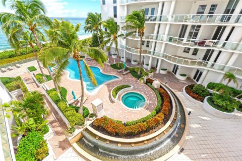 Condominio en venta en Riviera Beach, Florida, 3 dormitorios, 226.59 m2 № 1316253 - foto 2