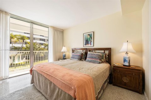 Condo in Bay Harbor Islands, Florida, 2 bedrooms  № 1094897 - photo 11