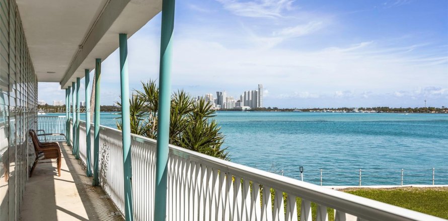 Condo à Bay Harbor Islands, Floride, 2 chambres  № 1094897