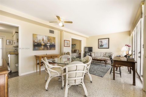 Condominio en venta en Bay Harbor Islands, Florida, 2 dormitorios, 69.68 m2 № 1094897 - foto 5