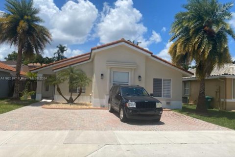 Villa ou maison à vendre à Miami, Floride: 3 chambres, 171.03 m2 № 1272397 - photo 1