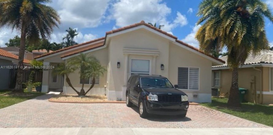 House in Miami, Florida 3 bedrooms, 171.03 sq.m. № 1272397