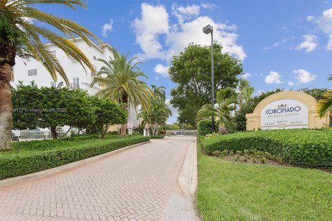 Condo in Boca Raton, Florida, 3 bedrooms  № 1272442 - photo 1