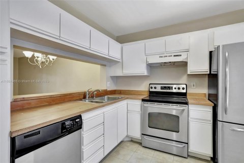 Condominio en venta en Coral Springs, Florida, 2 dormitorios, 78.97 m2 № 908849 - foto 9