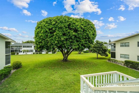 Condo in West Palm Beach, Florida, 1 bedroom  № 914469 - photo 11