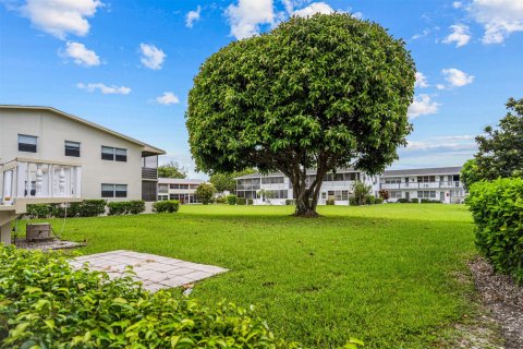 Condo in West Palm Beach, Florida, 1 bedroom  № 914469 - photo 9