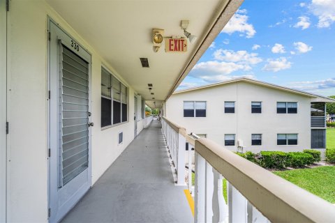 Condo in West Palm Beach, Florida, 1 bedroom  № 914469 - photo 13