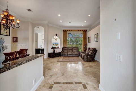 House in Weston, Florida 5 bedrooms № 1381793 - photo 11