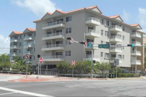 Condo in Miami Beach, Florida, 2 bedrooms  № 1382012 - photo 2