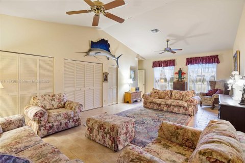 House in Coconut Creek, Florida 4 bedrooms, 240.25 sq.m. № 841614 - photo 14