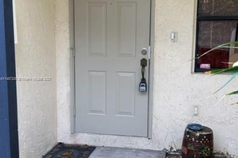 Townhouse in Hollywood, Florida 2 bedrooms, 149.76 sq.m. № 841610 - photo 17