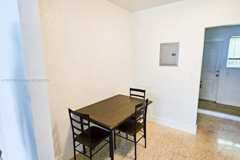 House in Miami Beach, Florida 1 bedroom, 72.46 sq.m. № 1345136 - photo 11