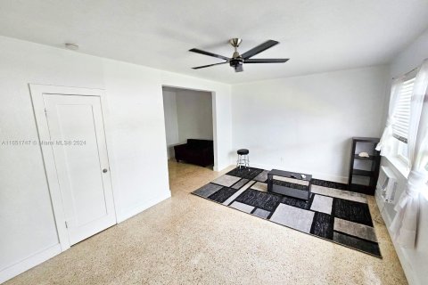 House in Miami Beach, Florida 1 bedroom, 72.46 sq.m. № 1345136 - photo 1