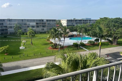 Condo in Hollywood, Florida, 3 bedrooms  № 1345173 - photo 2