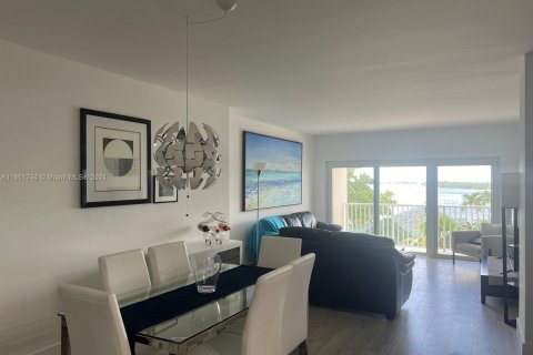 Copropriété à louer à Sunny Isles Beach, Floride: 1 chambre, 70.79 m2 № 1345135 - photo 2