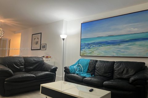 Condo in Sunny Isles Beach, Florida, 1 bedroom  № 1345135 - photo 11