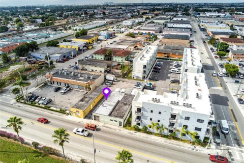 Propiedad comercial en venta en Hialeah, Florida № 860031 - foto 4