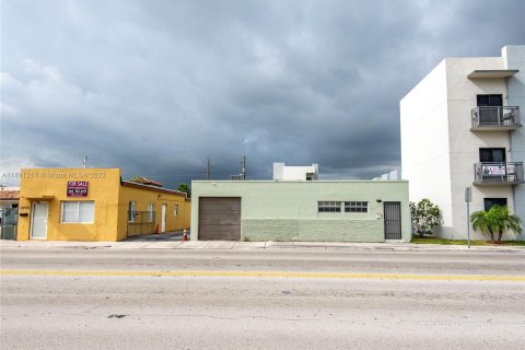 Immobilier commercial à vendre à Hialeah, Floride № 860031 - photo 1