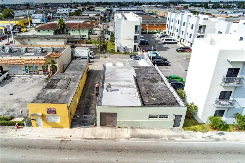 Commercial property in Hialeah, Florida № 860031 - photo 2