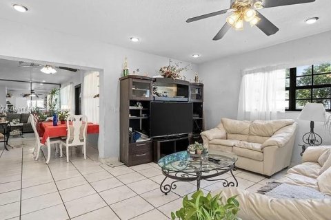 Casa en venta en Cutler Bay, Florida, 3 dormitorios, 165.18 m2 № 858192 - foto 6