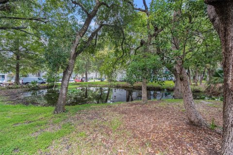 Condo in Tampa, Florida, 2 bedrooms  № 1341976 - photo 26