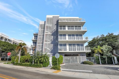 Condominio en venta en Deerfield Beach, Florida, 2 dormitorios, 112.69 m2 № 815268 - foto 1