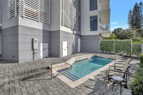 Condominio en venta en Deerfield Beach, Florida, 2 dormitorios, 112.69 m2 № 815268 - foto 11