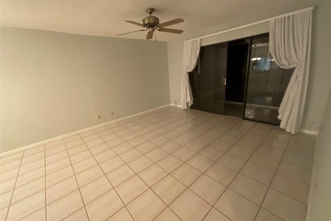 Condo in Coconut Creek, Florida, 2 bedrooms  № 996456 - photo 26