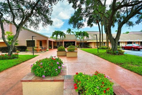 Condo in Coconut Creek, Florida, 2 bedrooms  № 996456 - photo 17