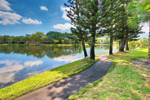 Condo in Coconut Creek, Florida, 2 bedrooms  № 996456 - photo 13