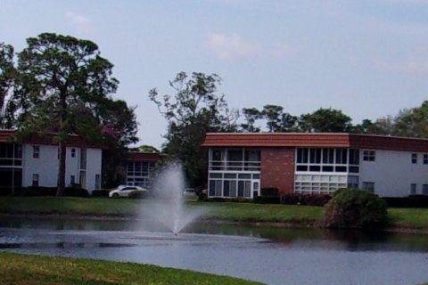 Condo in Stuart, Florida, 1 bedroom  № 756860 - photo 1