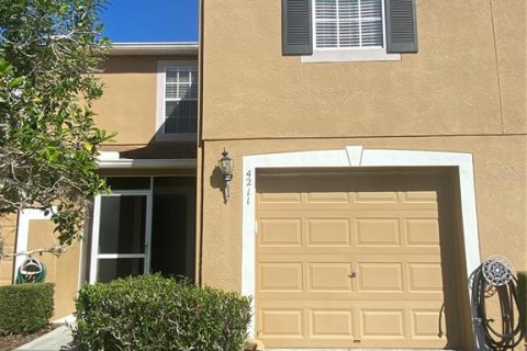 Townhouse in Land O' Lakes, Florida 3 bedrooms, 142.7 sq.m. № 1337708 - photo 1