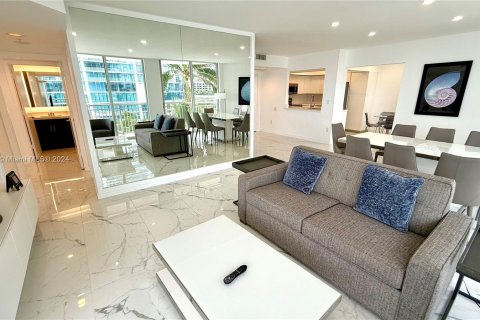 Condo in Sunny Isles Beach, Florida, 3 bedrooms  № 1406194 - photo 1