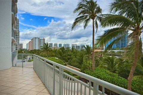 Condo in Sunny Isles Beach, Florida, 3 bedrooms  № 1406194 - photo 16