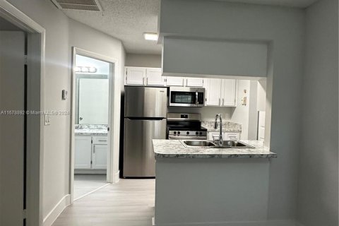 Condominio en venta en Hialeah, Florida, 1 dormitorio, 68.28 m2 № 1406293 - foto 16