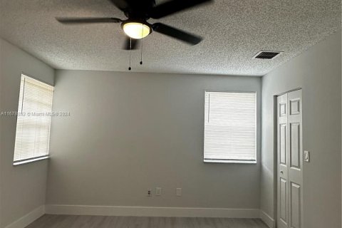 Condo in Hialeah, Florida, 1 bedroom  № 1406293 - photo 30