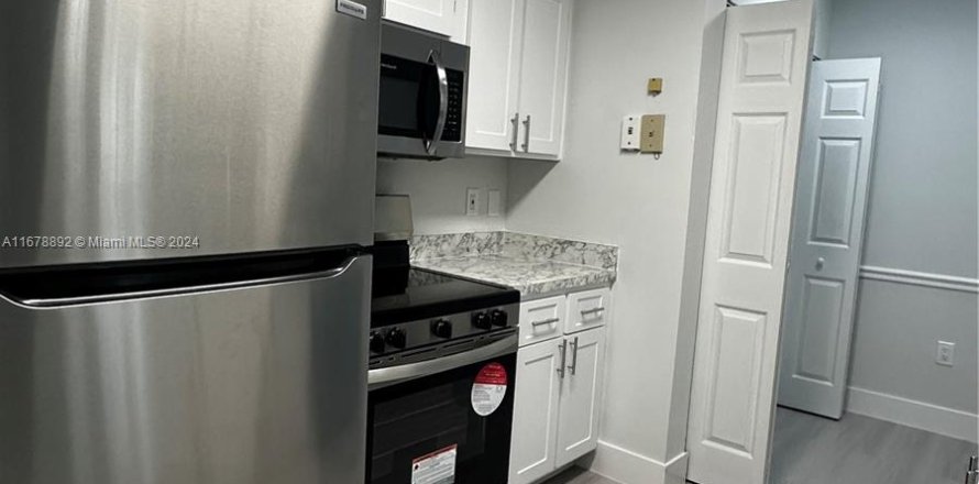 Condo in Hialeah, Florida, 1 bedroom  № 1406293