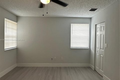 Condo in Hialeah, Florida, 1 bedroom  № 1406293 - photo 29