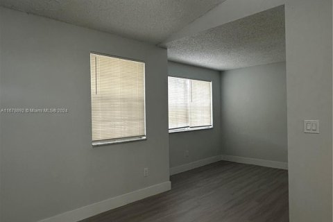 Condo in Hialeah, Florida, 1 bedroom  № 1406293 - photo 22