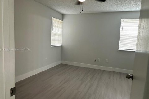 Condo in Hialeah, Florida, 1 bedroom  № 1406293 - photo 19