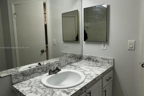 Condominio en venta en Hialeah, Florida, 1 dormitorio, 68.28 m2 № 1406293 - foto 26