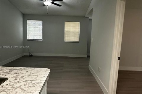 Condo in Hialeah, Florida, 1 bedroom  № 1406293 - photo 15