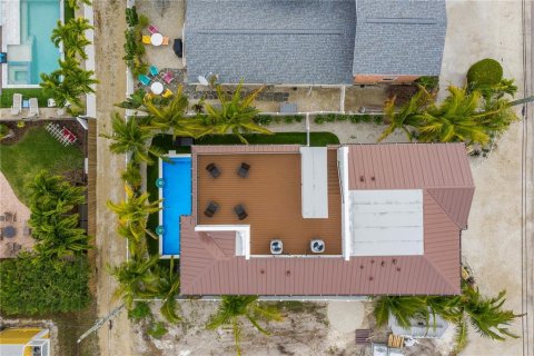 House in Bradenton Beach, Florida 7 bedrooms, 303.33 sq.m. № 957717 - photo 3