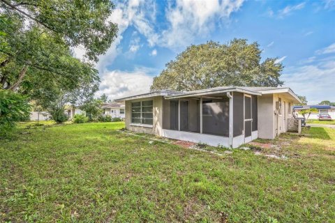 House in Port Richey, Florida 3 bedrooms, 102.19 sq.m. № 1388782 - photo 17